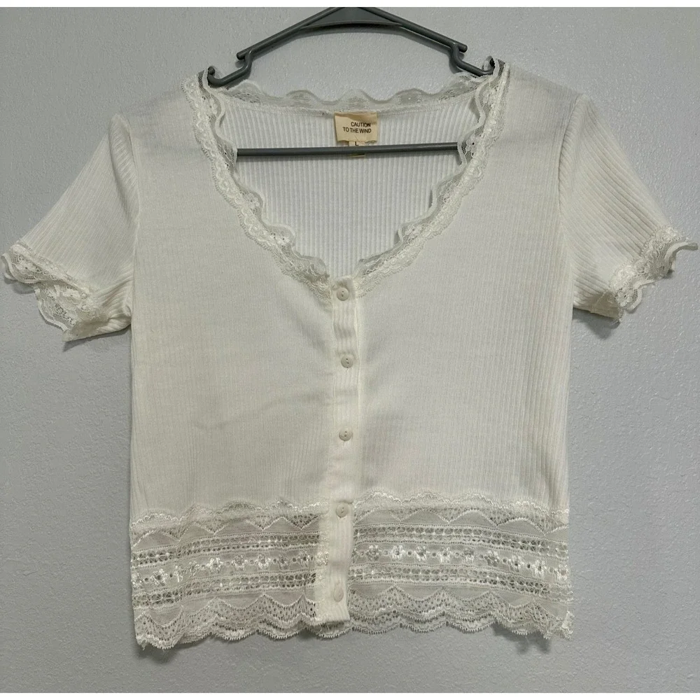 CAUTION TO THE WIND White Lace Trim Ribbed Button Up Short Sleeve Top Women's L - Picture 2 of 5